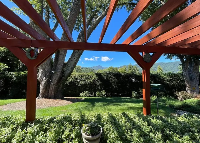 Brookside Mountain Mist Inn